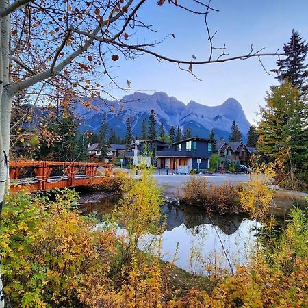 Luxurious Rundle Cliffs Lodge In Spring Creek แคนมอร์ ภายนอก รูปภาพ