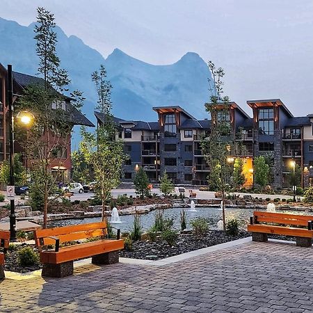 Luxurious Rundle Cliffs Lodge In Spring Creek แคนมอร์ ภายนอก รูปภาพ