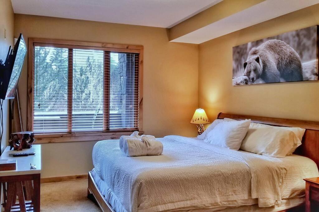 Luxurious Rundle Cliffs Lodge In Spring Creek แคนมอร์ ภายนอก รูปภาพ
