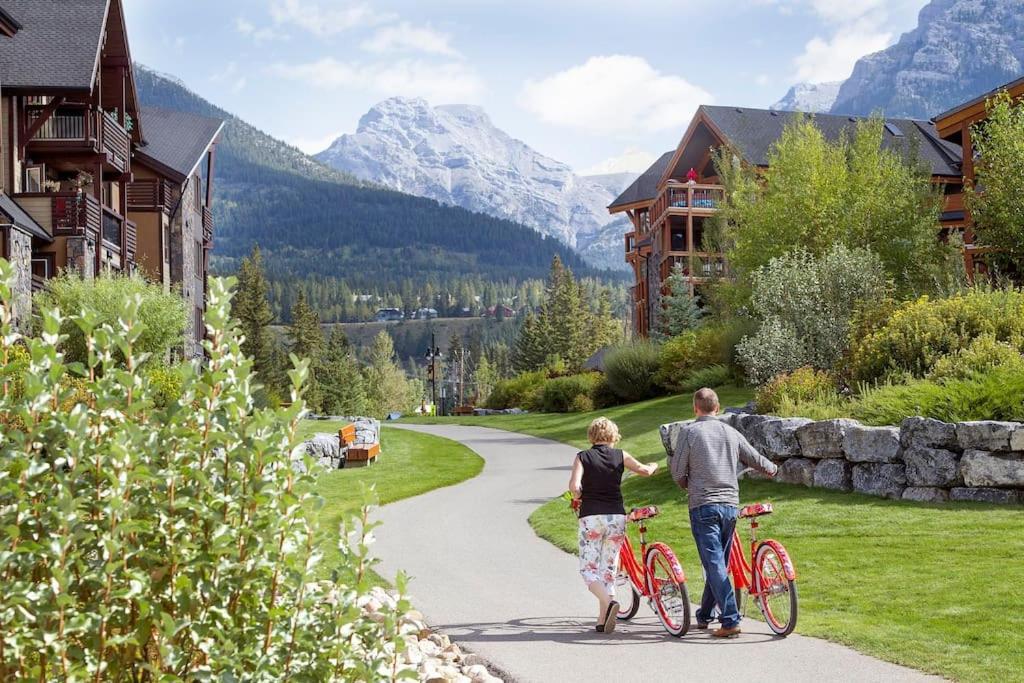 Luxurious Rundle Cliffs Lodge In Spring Creek แคนมอร์ ภายนอก รูปภาพ